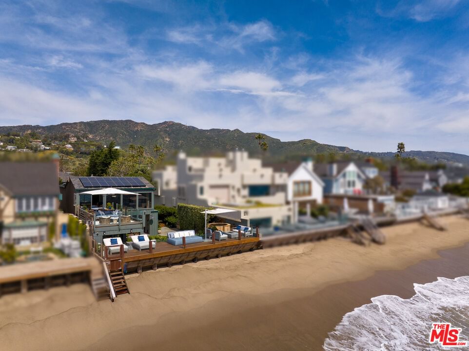 Malibu Colony photo 4