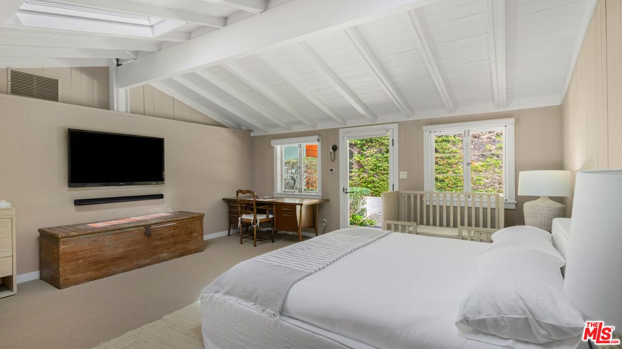 Malibu Colony photo 43