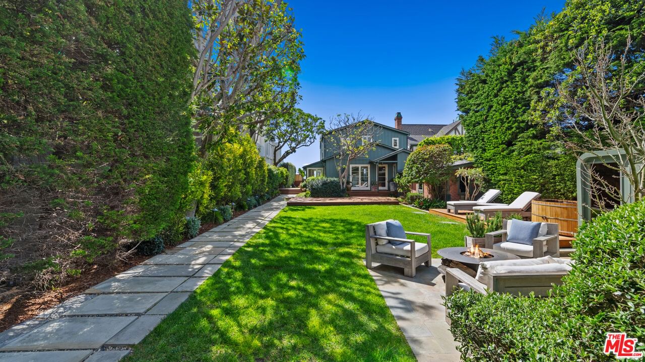 Malibu Colony photo 6