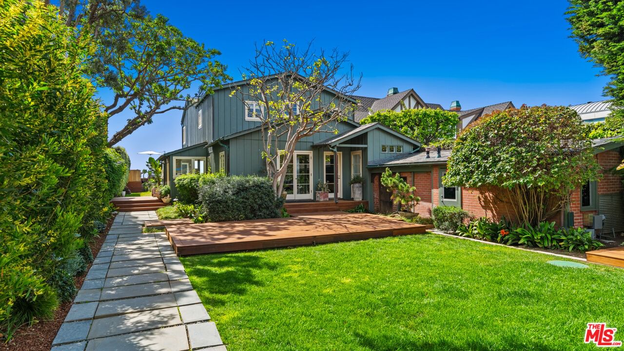 Malibu Colony photo 9