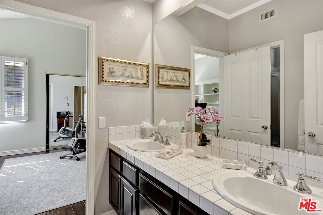 Hazelcrest photo 27