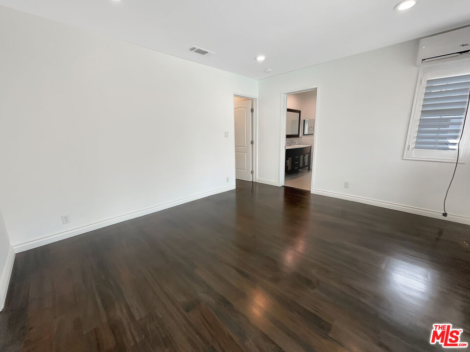 Deerfield photo 19
