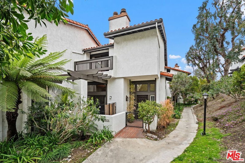 1555 Palisades Dr