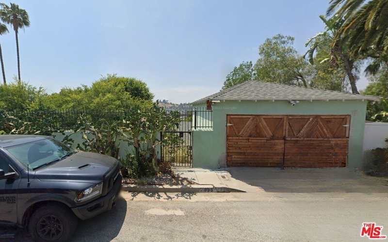 2633 Medlow Ave