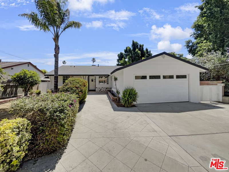 8846 Noble Ave