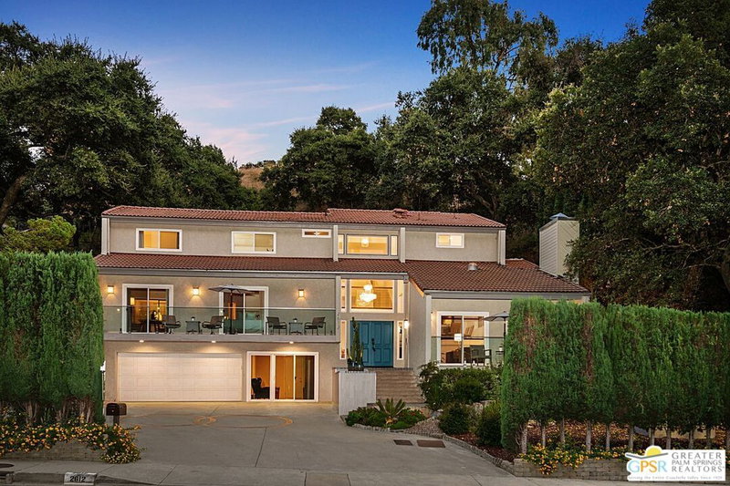 2612 Chevy Chase Dr