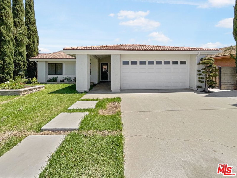 734 Oak Tree Dr