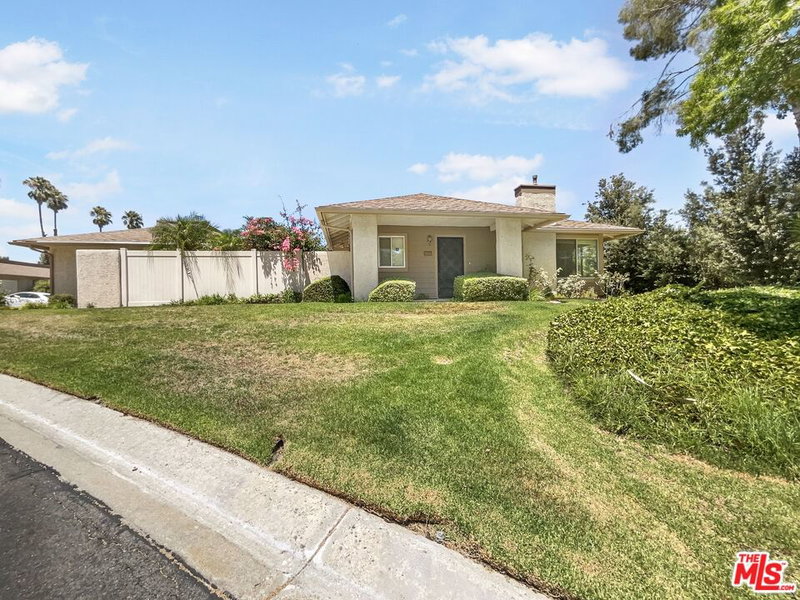 26168 Rainbow Glen Dr