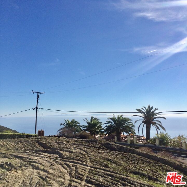 Saddle Peak photo 1