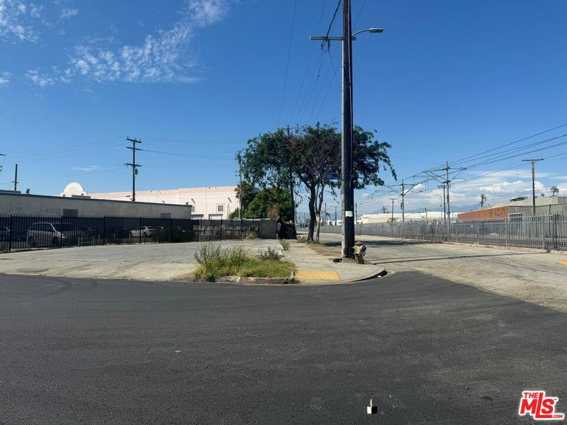 2131 Long Beach Ave