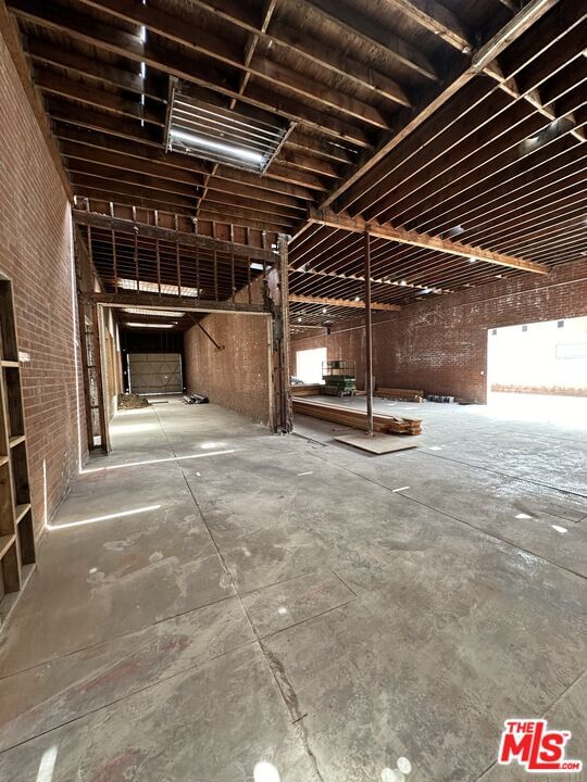 La Brea photo 3