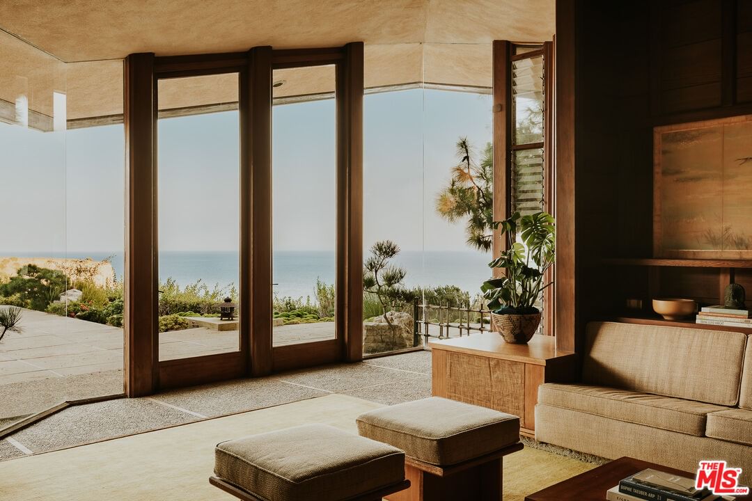 Sea Cove photo 23