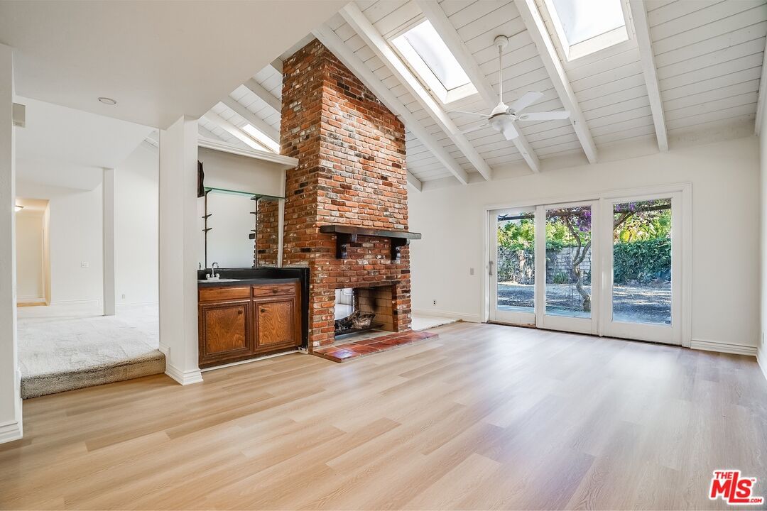Kelmscott photo 1