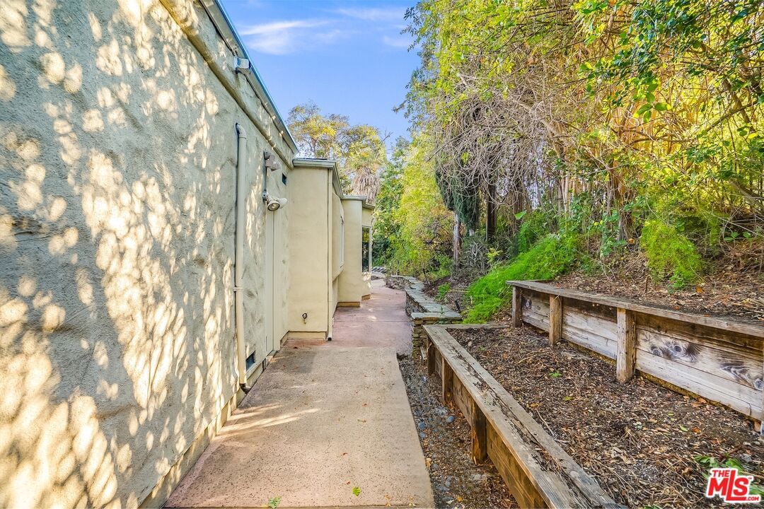Kelmscott photo 38