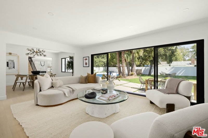 8356 Fallbrook Ave