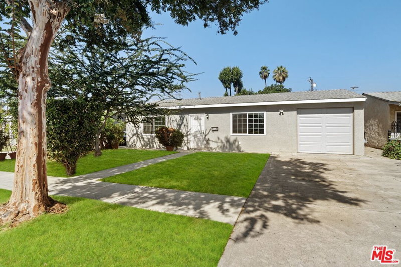 8713 Mayne St