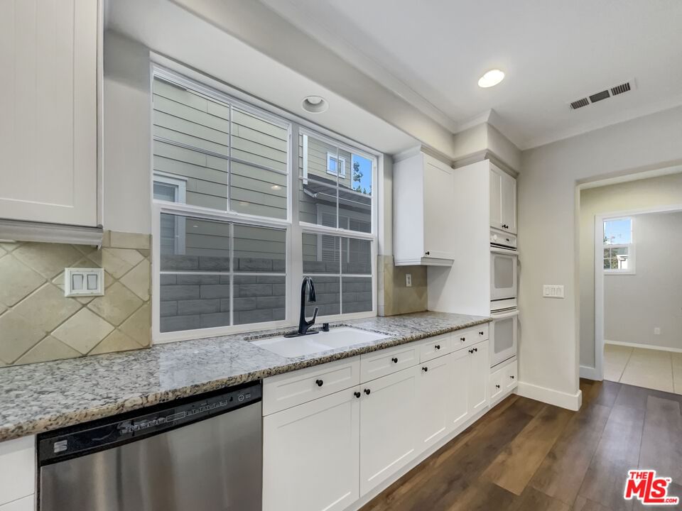 Edgewater photo 19