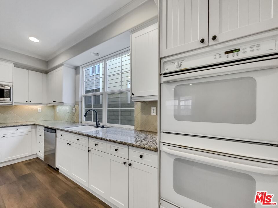 Edgewater photo 21