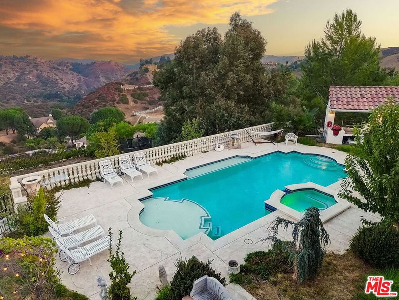 232 Saddlebow Rd