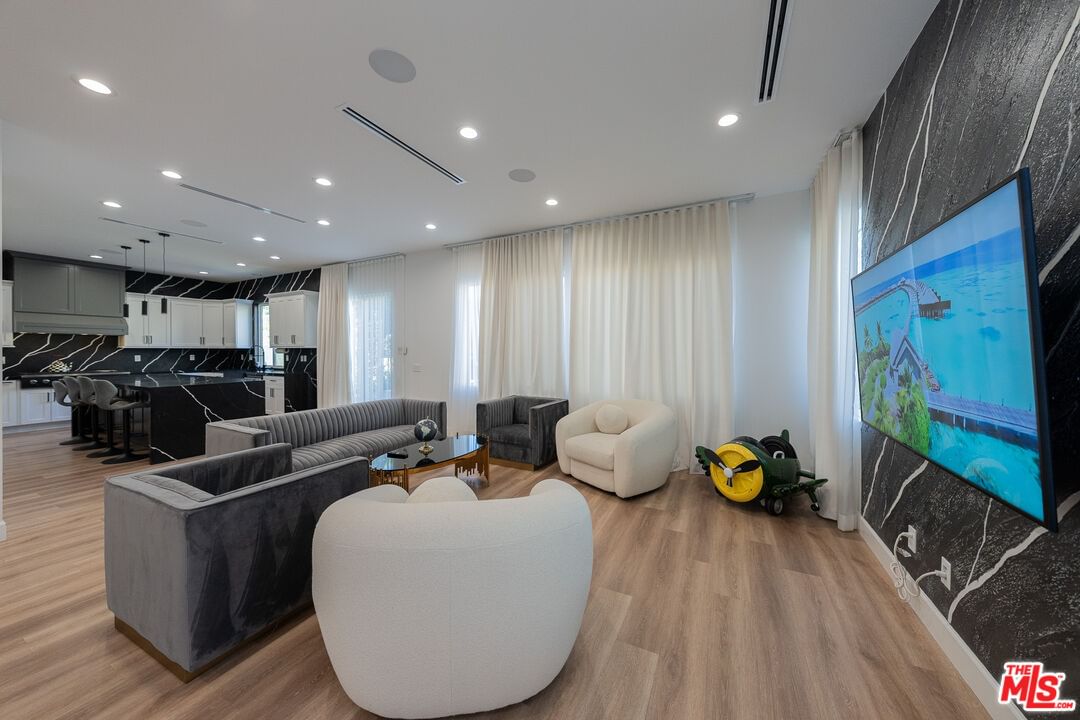 Summit Hills photo 20