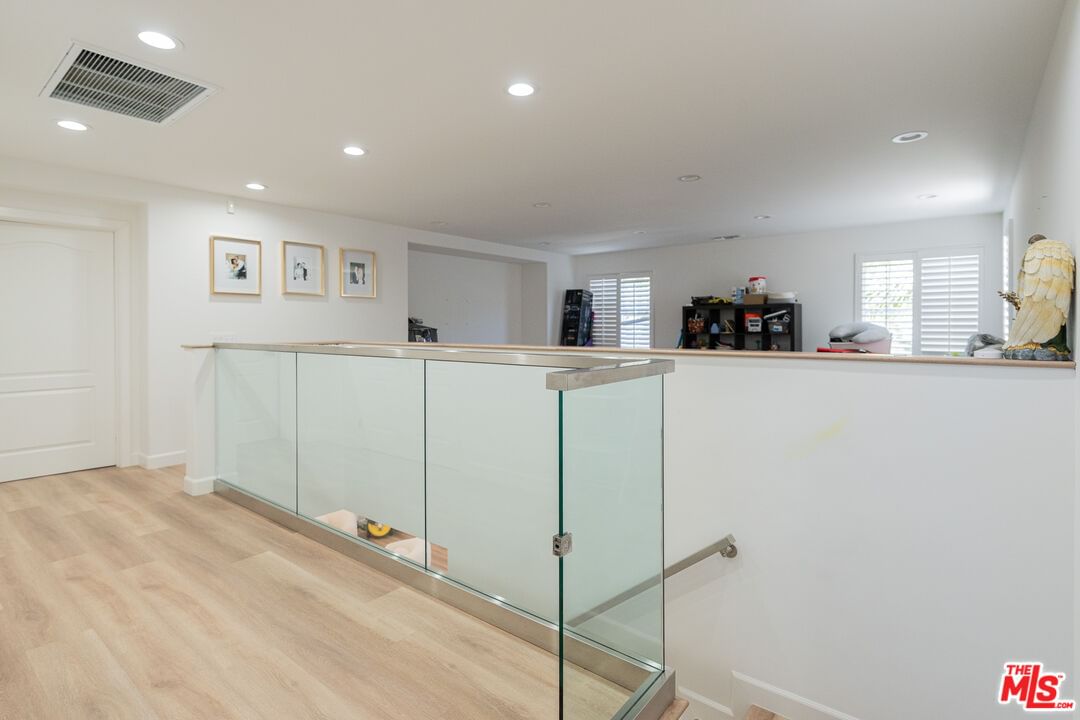 Summit Hills photo 31