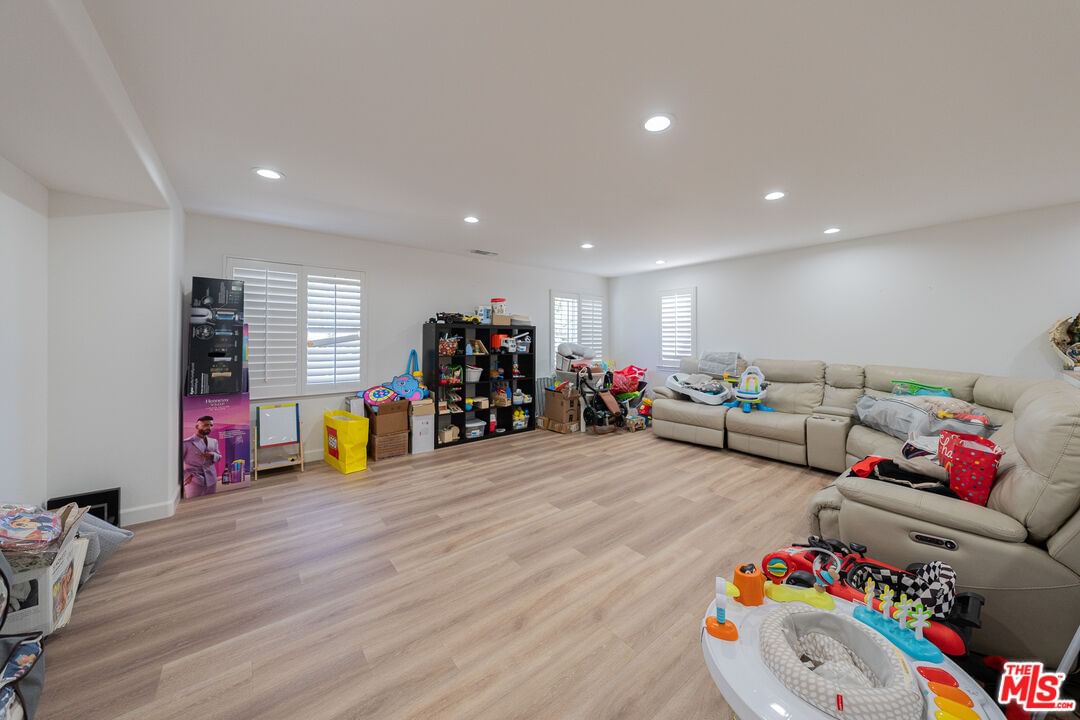 Summit Hills photo 33