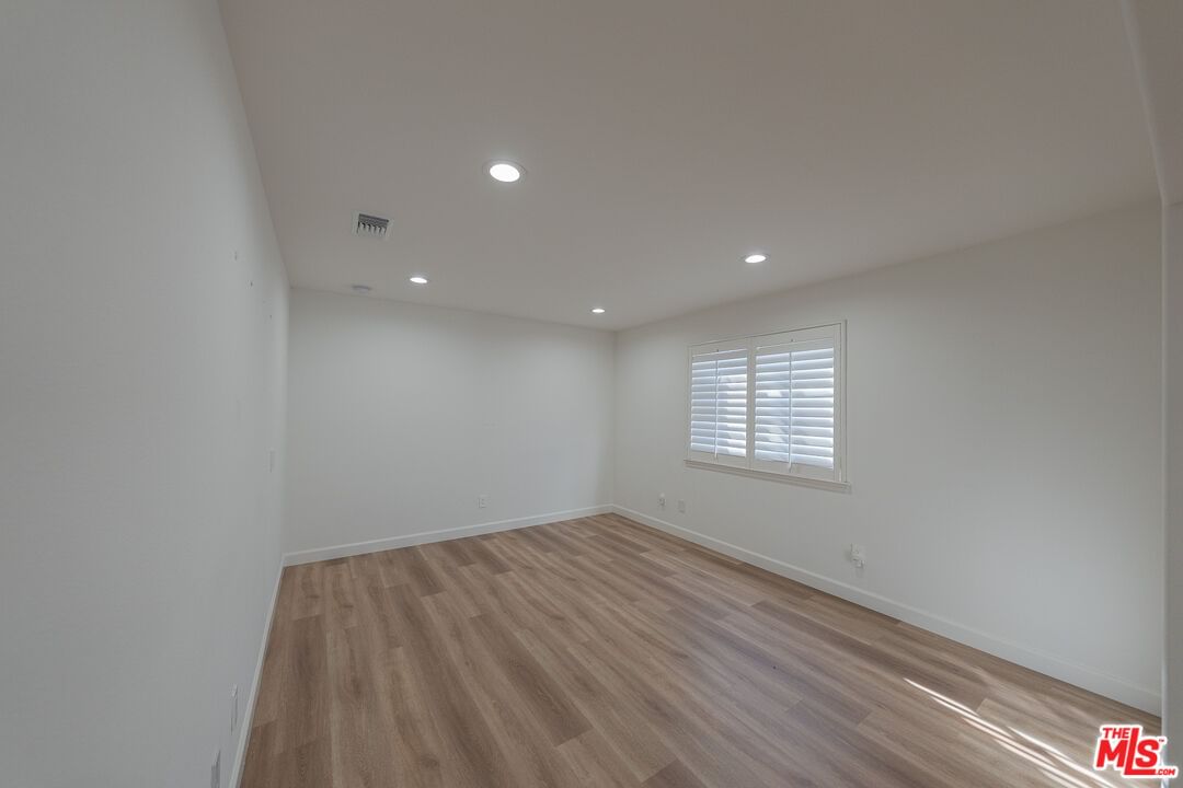 Summit Hills photo 37