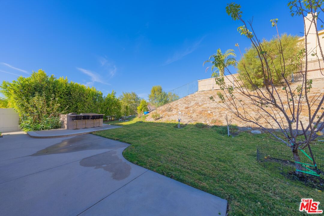 Summit Hills photo 43