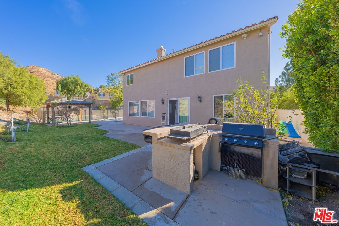 Summit Hills photo 44