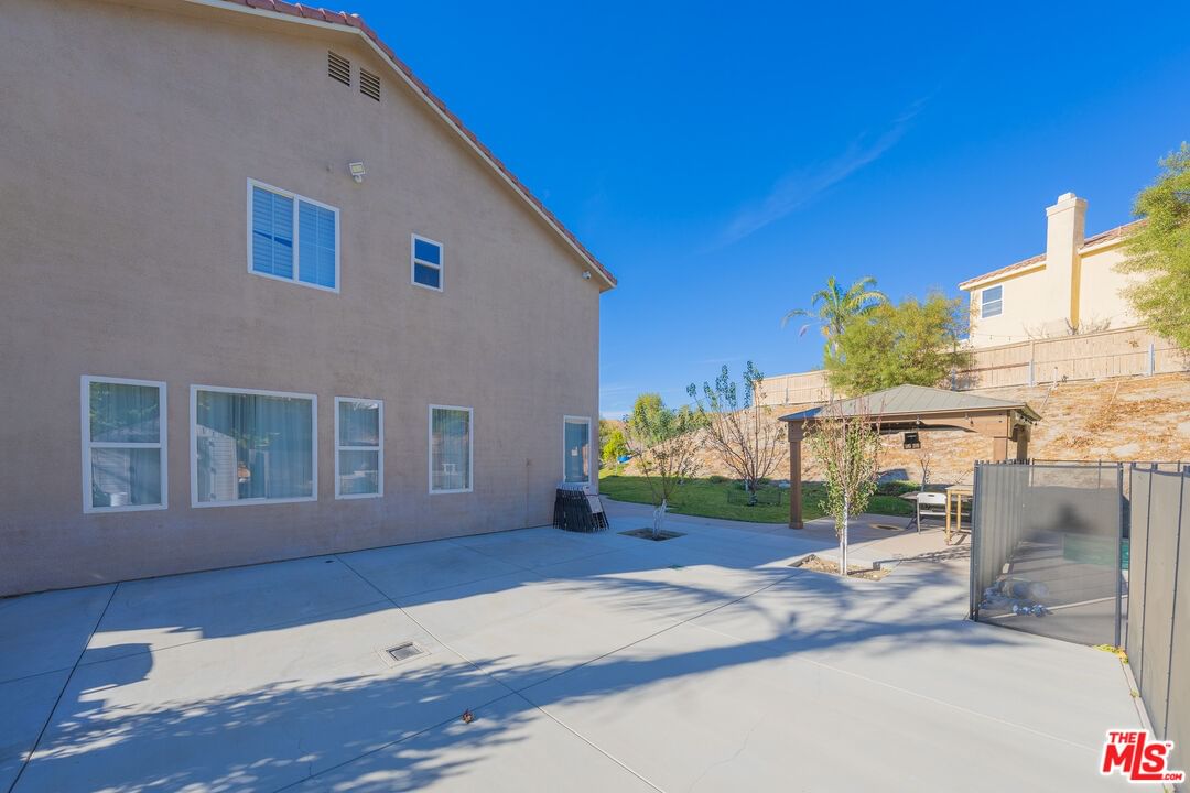 Summit Hills photo 46