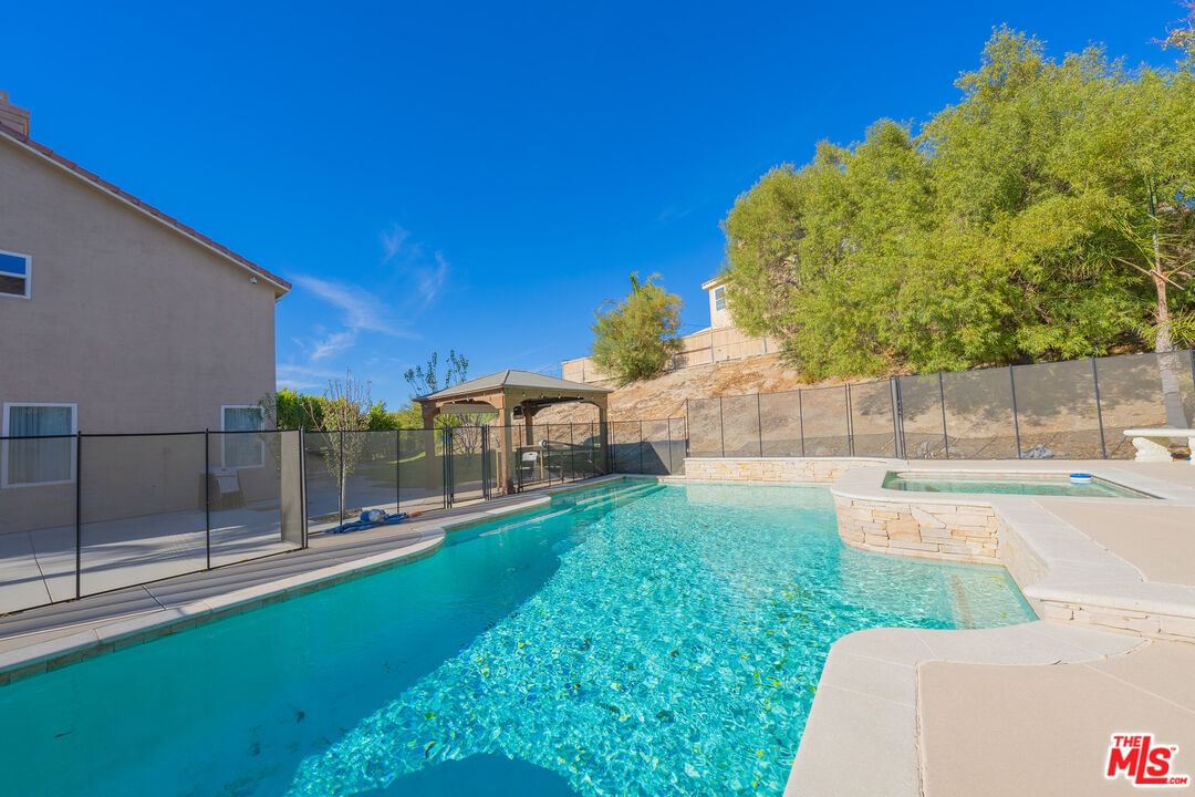 Summit Hills photo 48