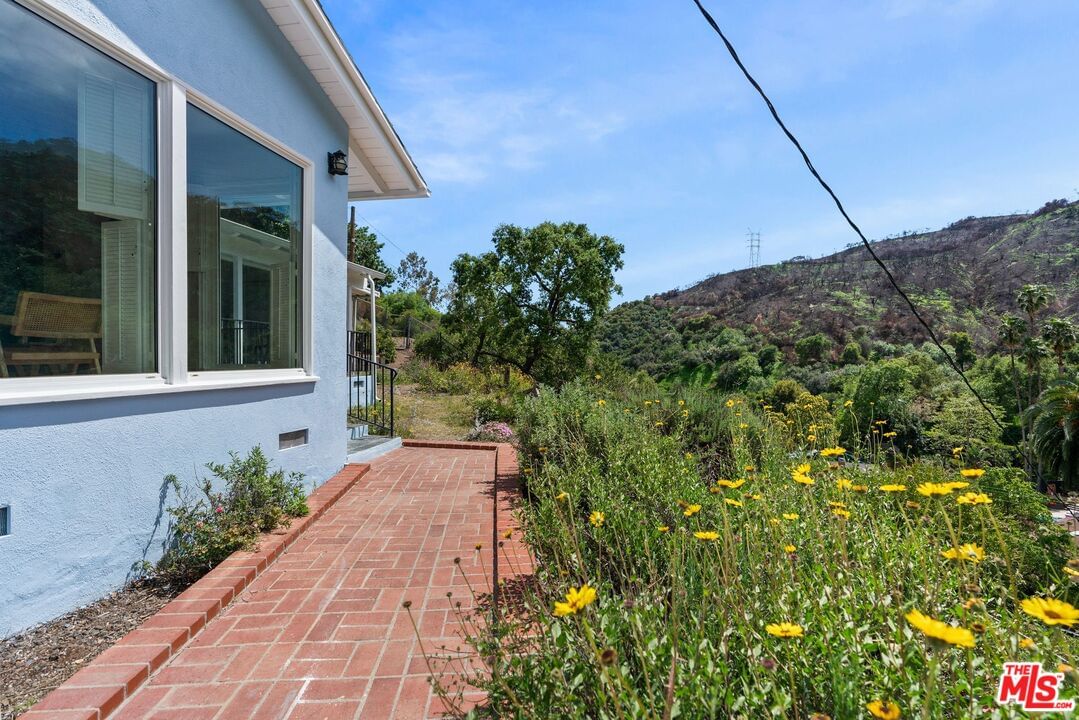 Mandeville Canyon photo 14