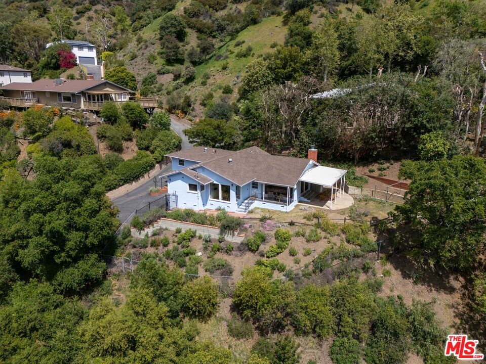 Mandeville Canyon photo 15