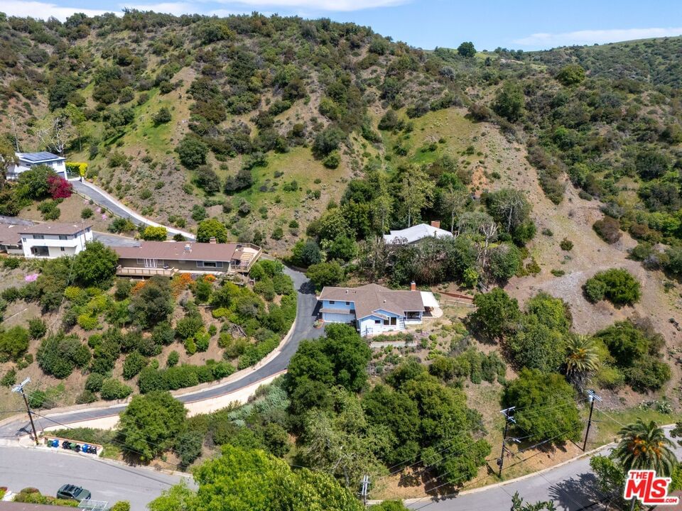 Mandeville Canyon photo 16