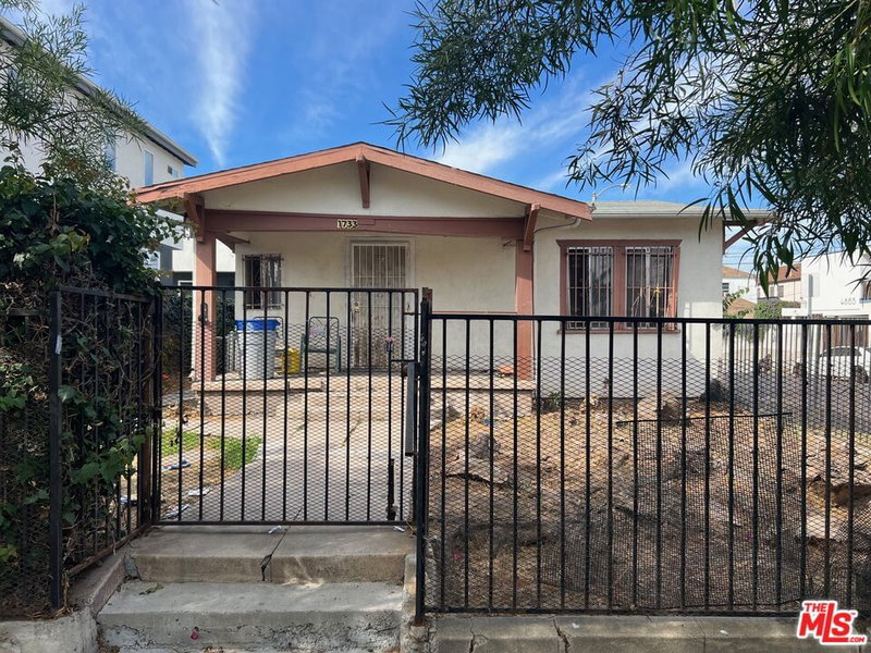 1733 Longwood Ave