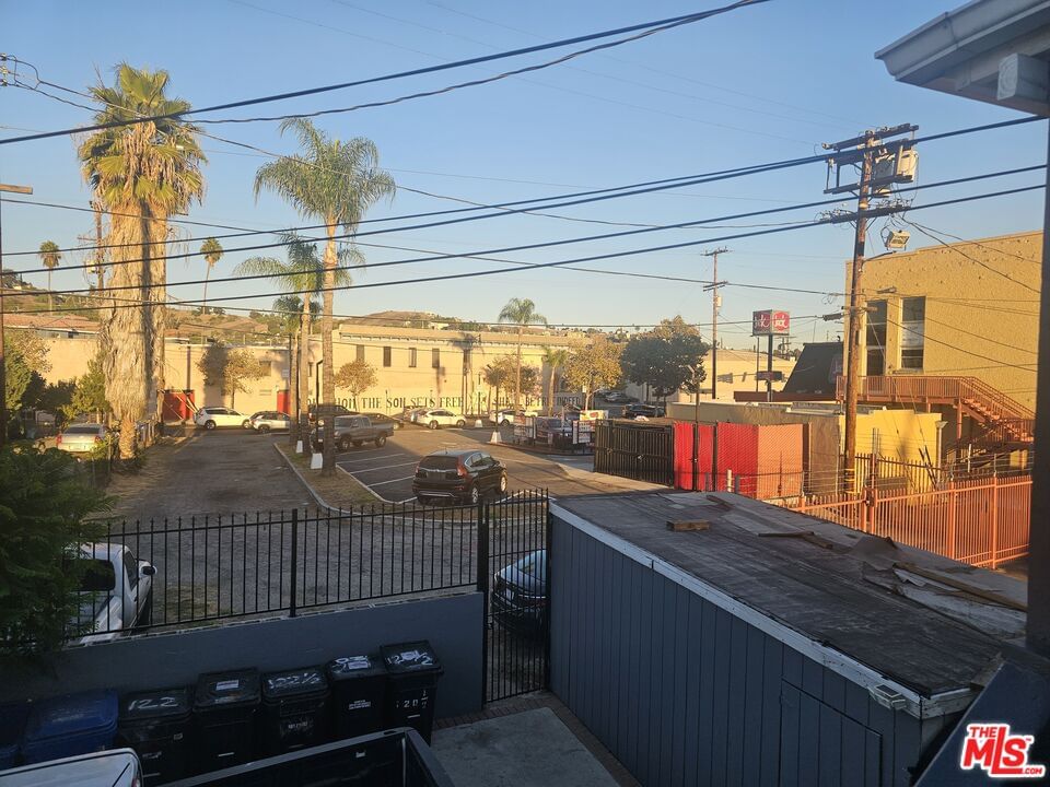 Avenue 25 photo 12
