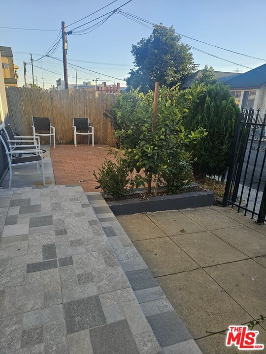 Avenue 25 photo 2