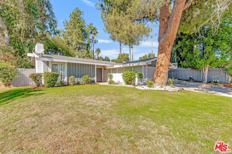 9931 Comanche Ave