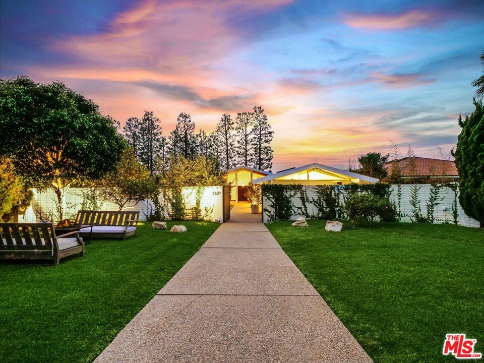 Palos Verdes Drive West photo 2