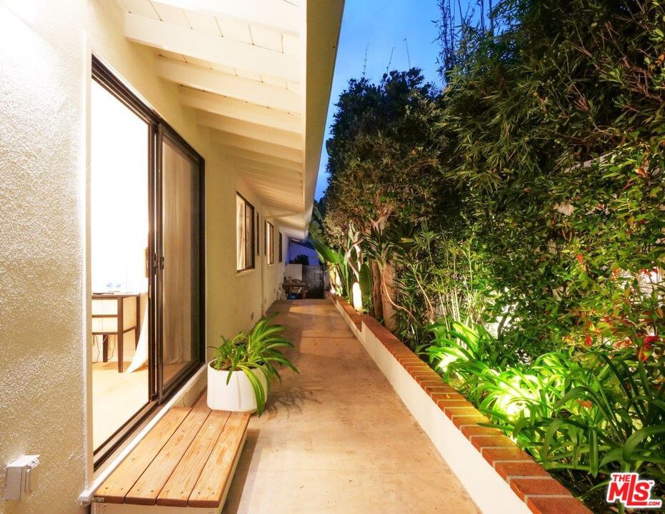 Palos Verdes Drive West photo 21