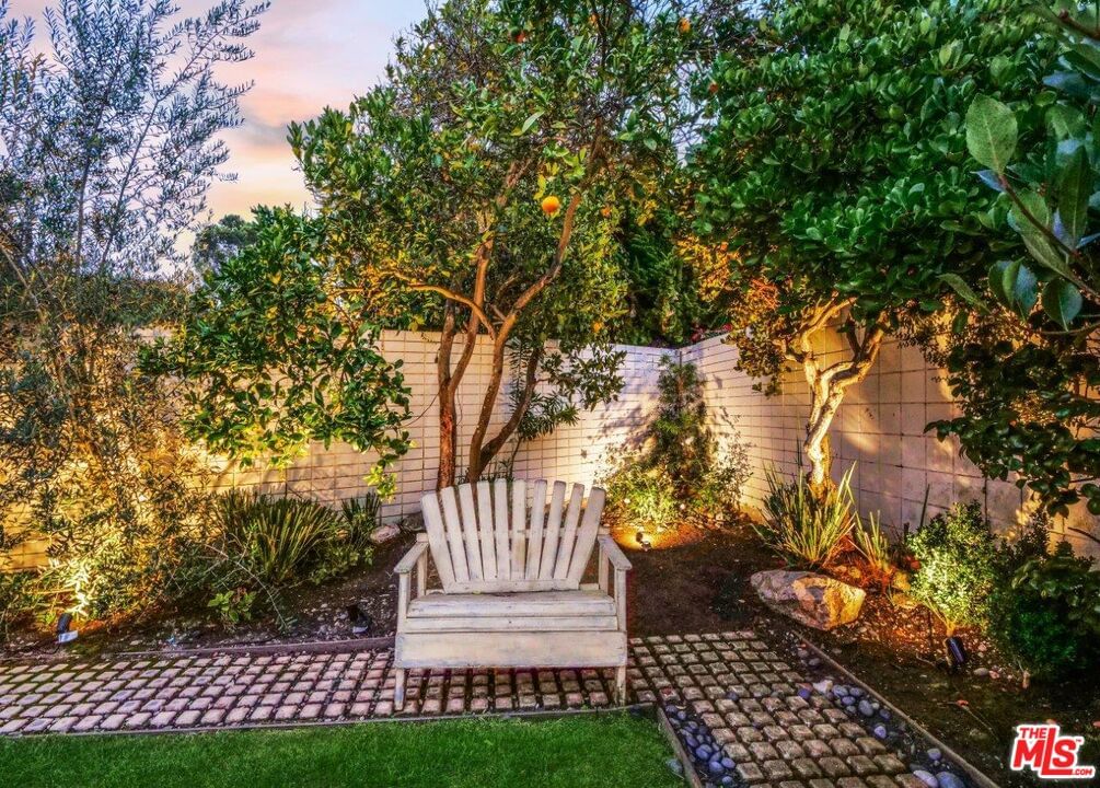 Palos Verdes Drive West photo 25