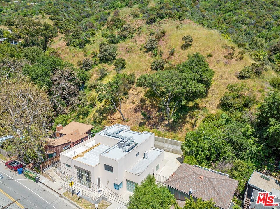 Beverly Glen photo 2
