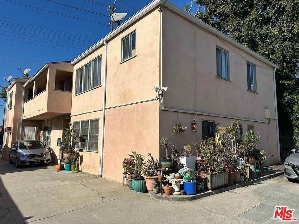 Hillhurst photo 3