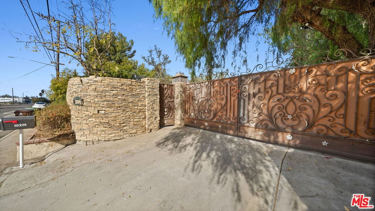 Foothill photo 3