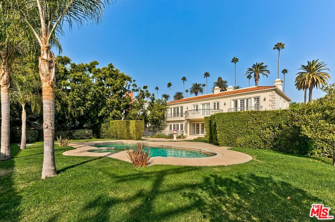 Beverly photo 1