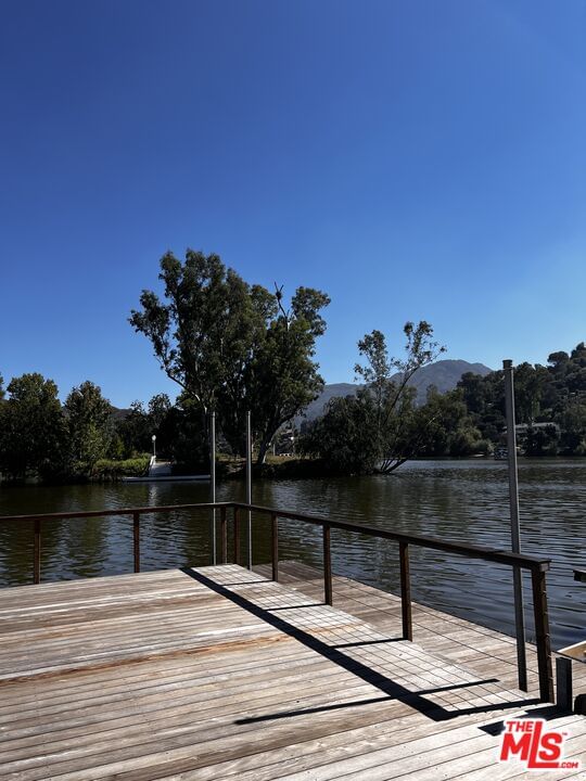 Lakeshore photo 10
