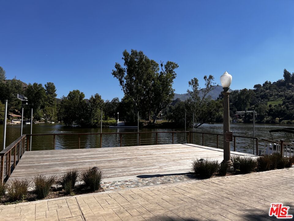 Lakeshore photo 18