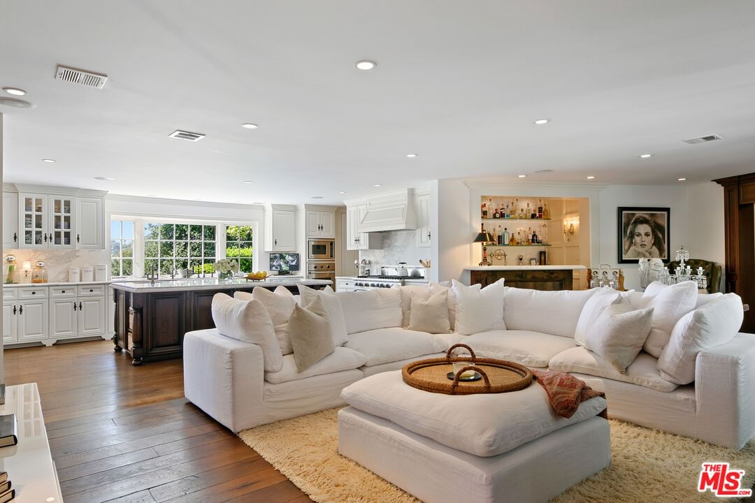 Saddle Creek photo 13