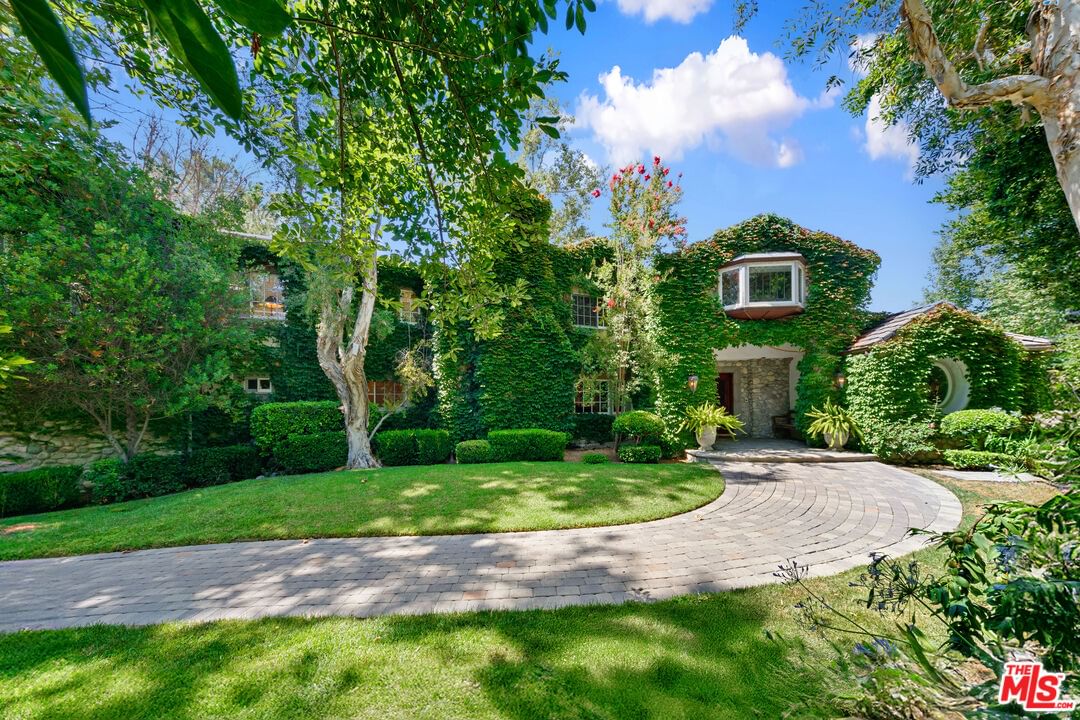 Saddle Creek photo 2