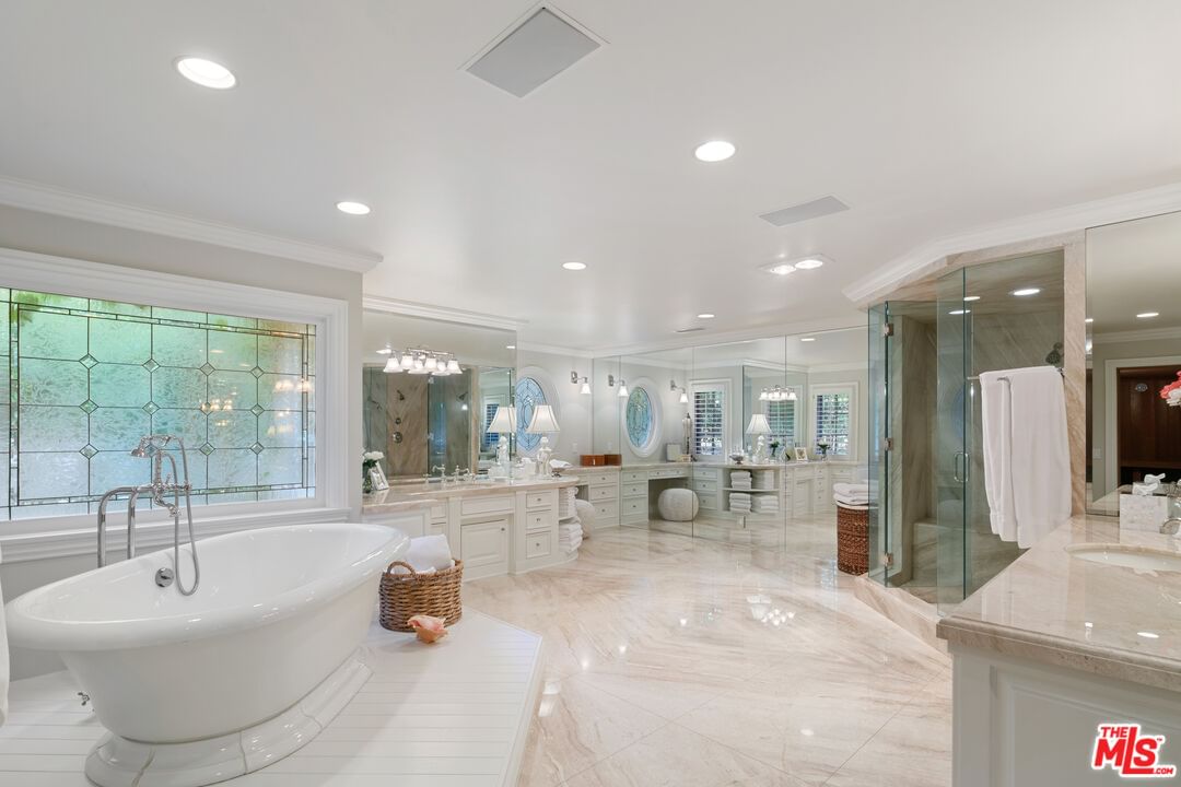 Saddle Creek photo 29